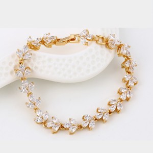 Grezna, bagātīga rokassprādze ar baltiem cirkoniem un zelta pārklājumu 18 karāti, garums: 18 cm